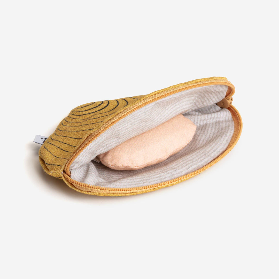 Clam purse